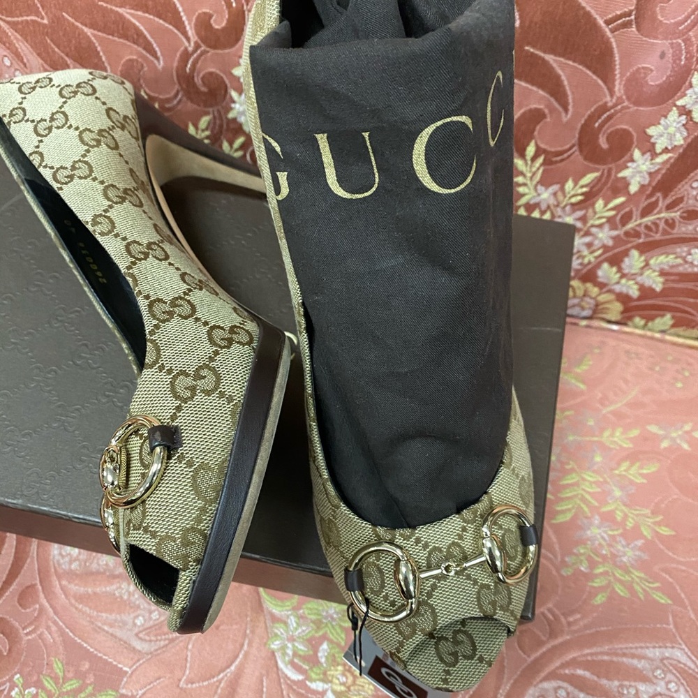 SOLD!!!!100% authentic monogram Gucci heels